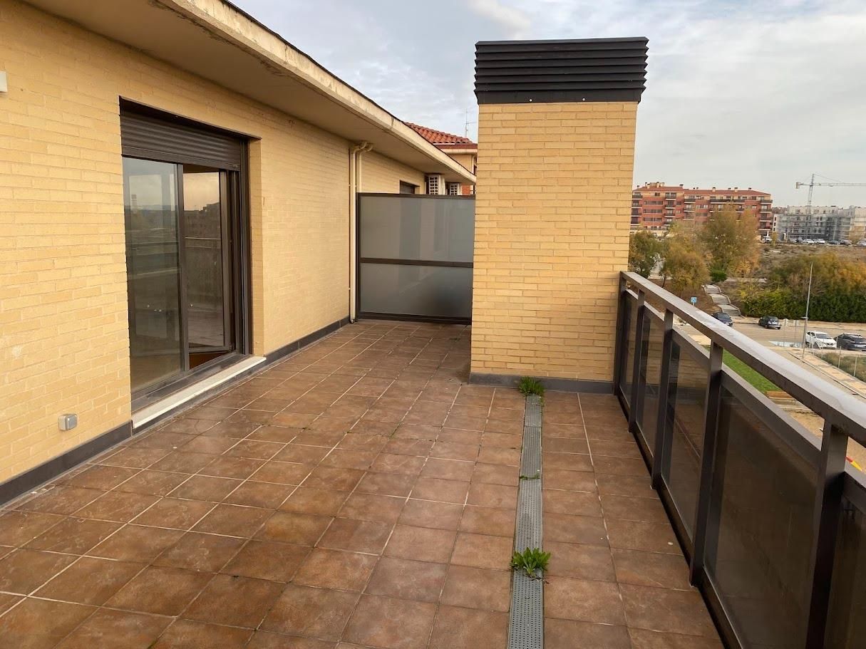 Attic to rent in Calle Ramon Margalef, Aranzana