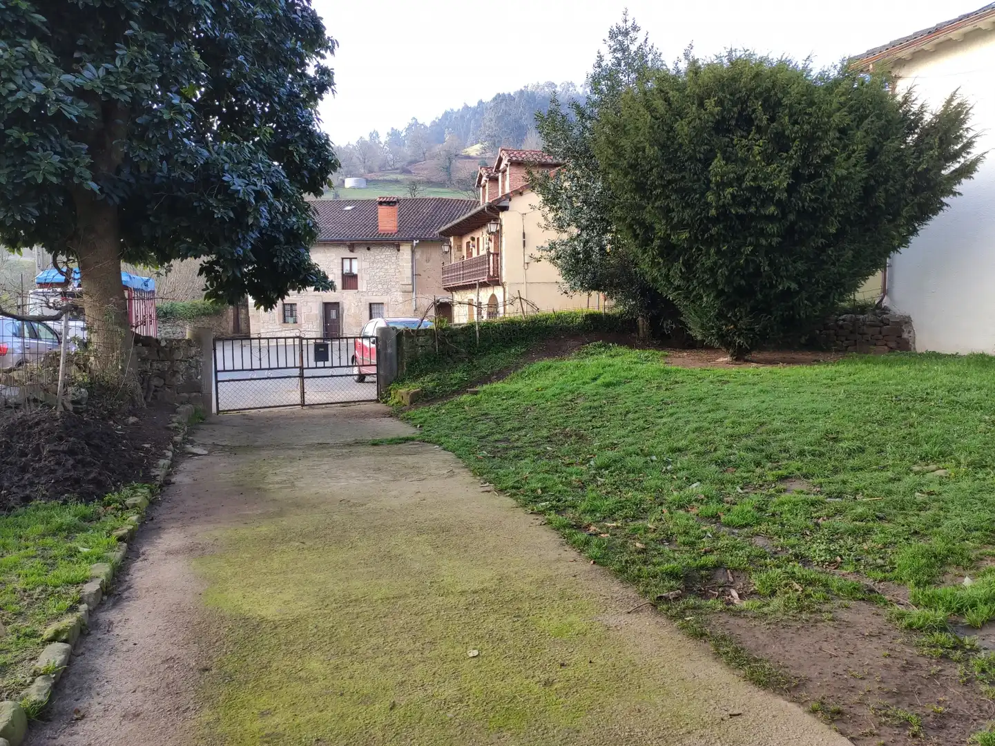 Casa o xalet en venda en Los Corrales de Buelna  amb Jardí privat
