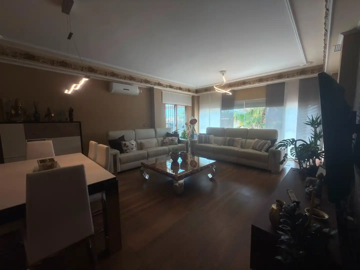 Sala d'estar de Casa o xalet en venda en Alicante / Alacant amb Aire condicionat, Calefacció i Jardí privat