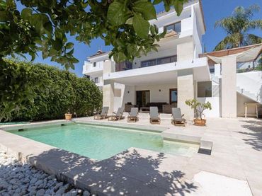 House with pool to rent in Calahonda