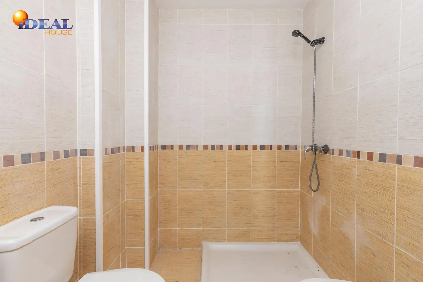 Badezimmer von Wohnung zum Verkauf in Güevéjar mit Balkon