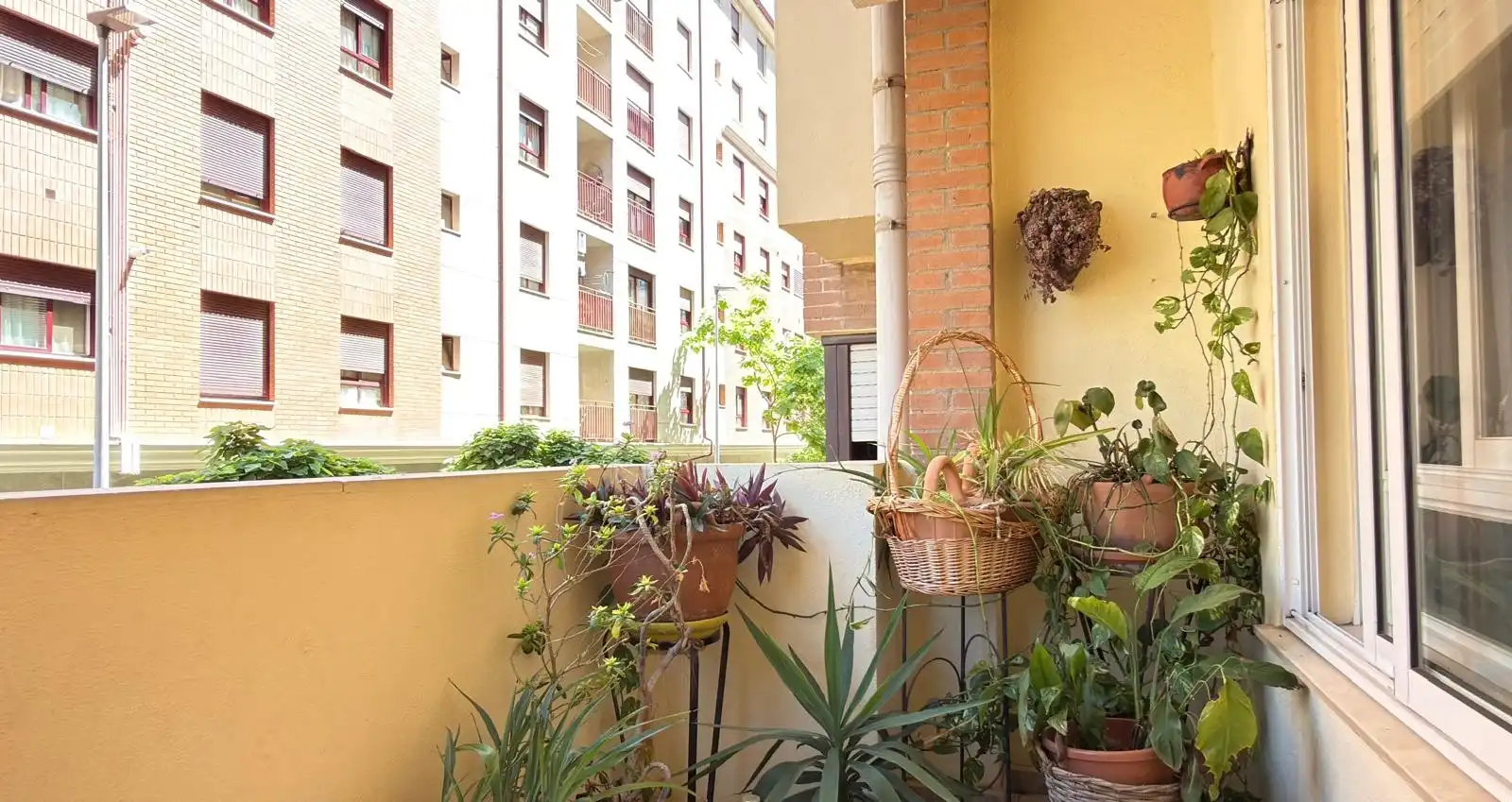 Terraza de Piso en venta en Castellón de la Plana / Castelló de la Plana con Terraza, Trastero y Balcón