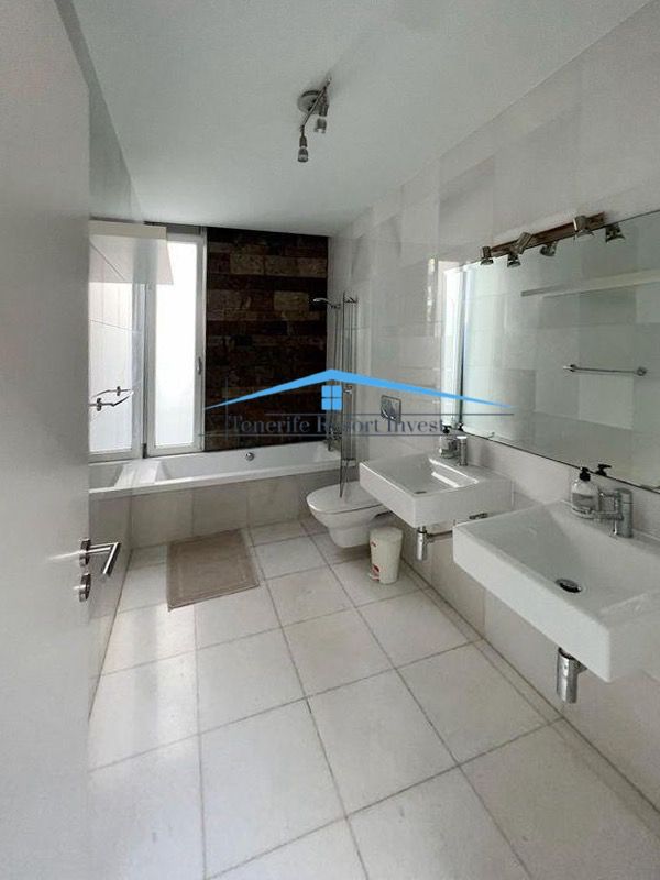 Bathroom of House or chalet for sale in Adeje  with Swimming Pool and Furnished