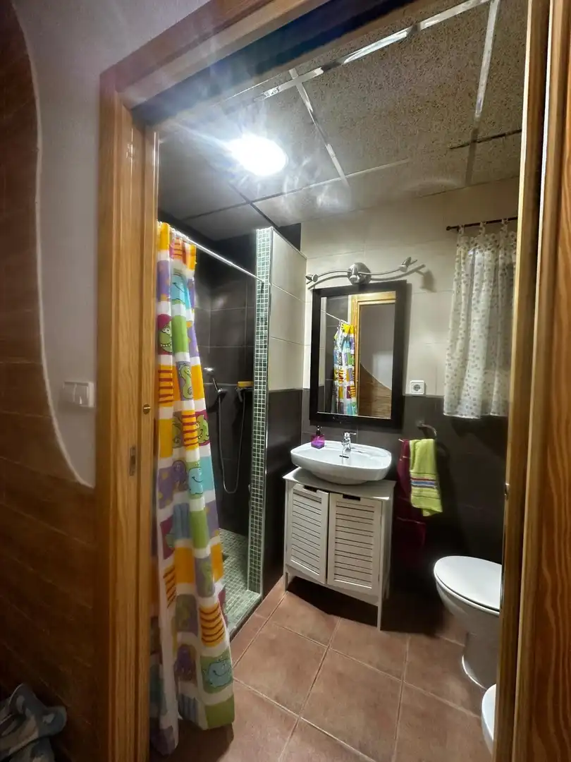 Baño de Apartamento de alquiler en Pilar de la Horadada con Aire acondicionado, Jardín privado y Trastero