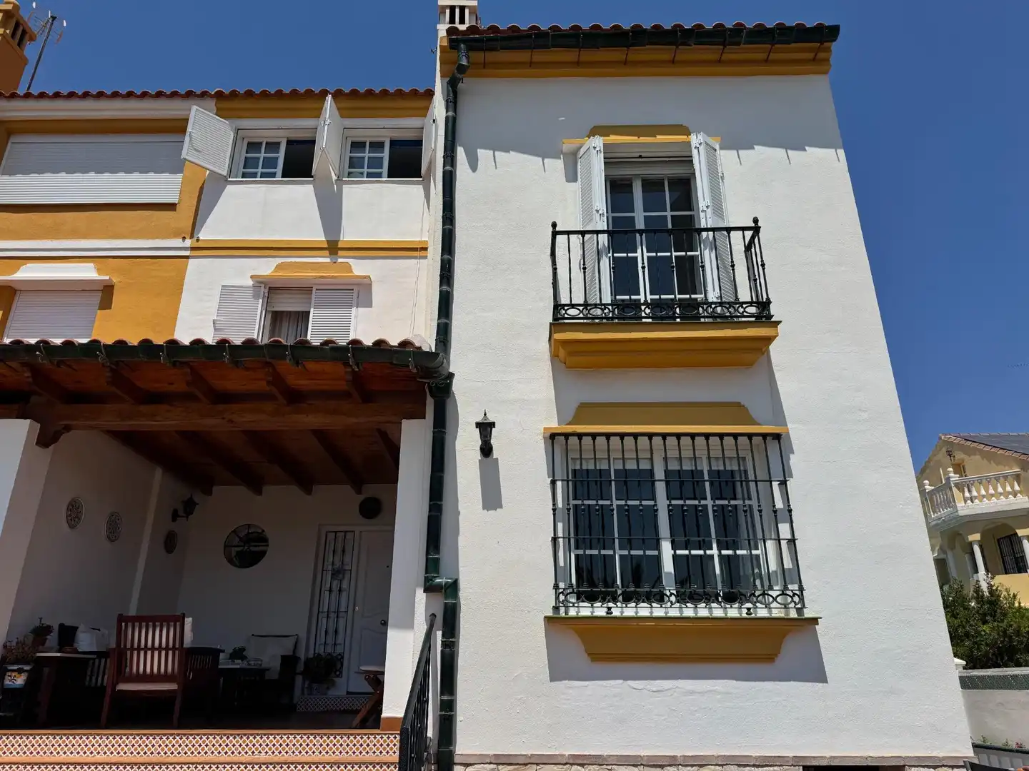 Vista exterior de Casa adosada en venda en Málaga amb Aire condicionat, Calefacció i Jardí privat