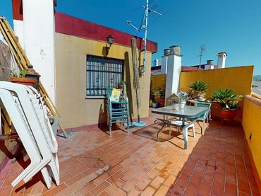 Adosado con balcón en venta en Poniente-Norte - Miralbaida - Parque Azahara