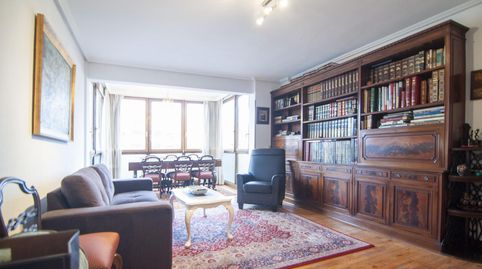 Foto 2 de Piso en venta en Grupo Garamendi , Solokoetxe, Bilbao