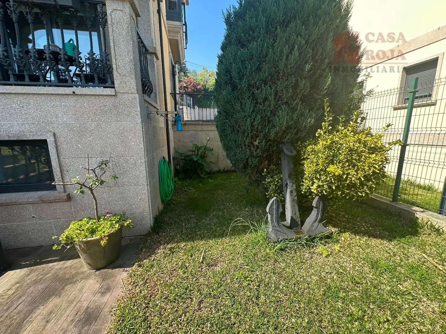 Jardí de Casa o xalet en venda en Cangas  amb Calefacció, Terrassa i Traster