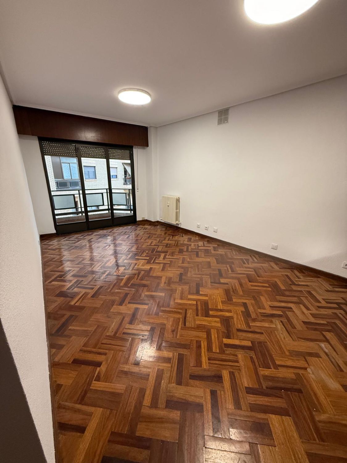 Habitación de Apartamento de alquiler en  Logroño con Calefacción, Parquet y Terraza