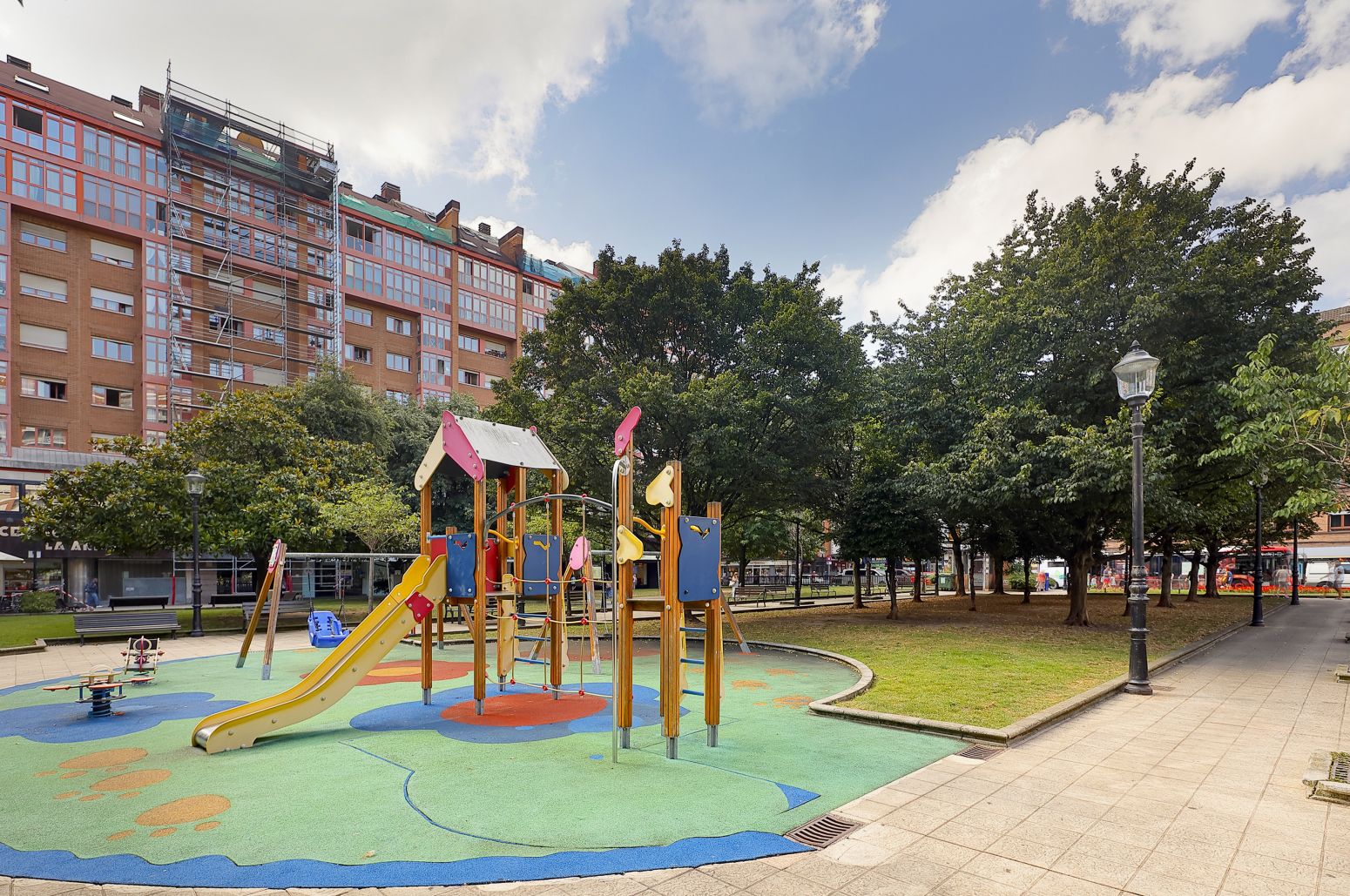 Vista exterior de Piso en venta en Gijón  con Calefacción, Parquet y Trastero