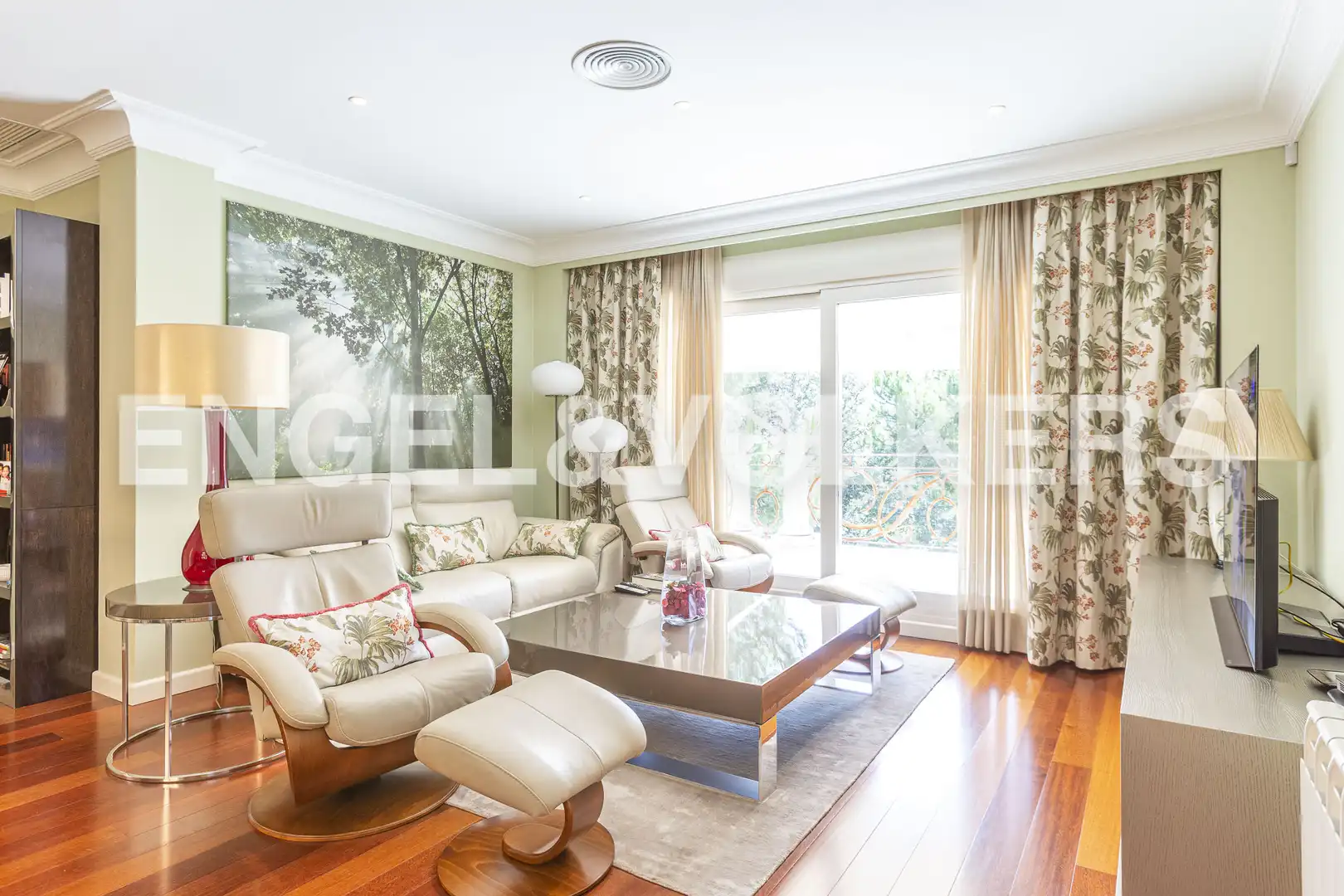 Sala d'estar de Casa o xalet de lloguer en Villaviciosa de Odón amb Aire condicionat, Calefacció i Jardí privat