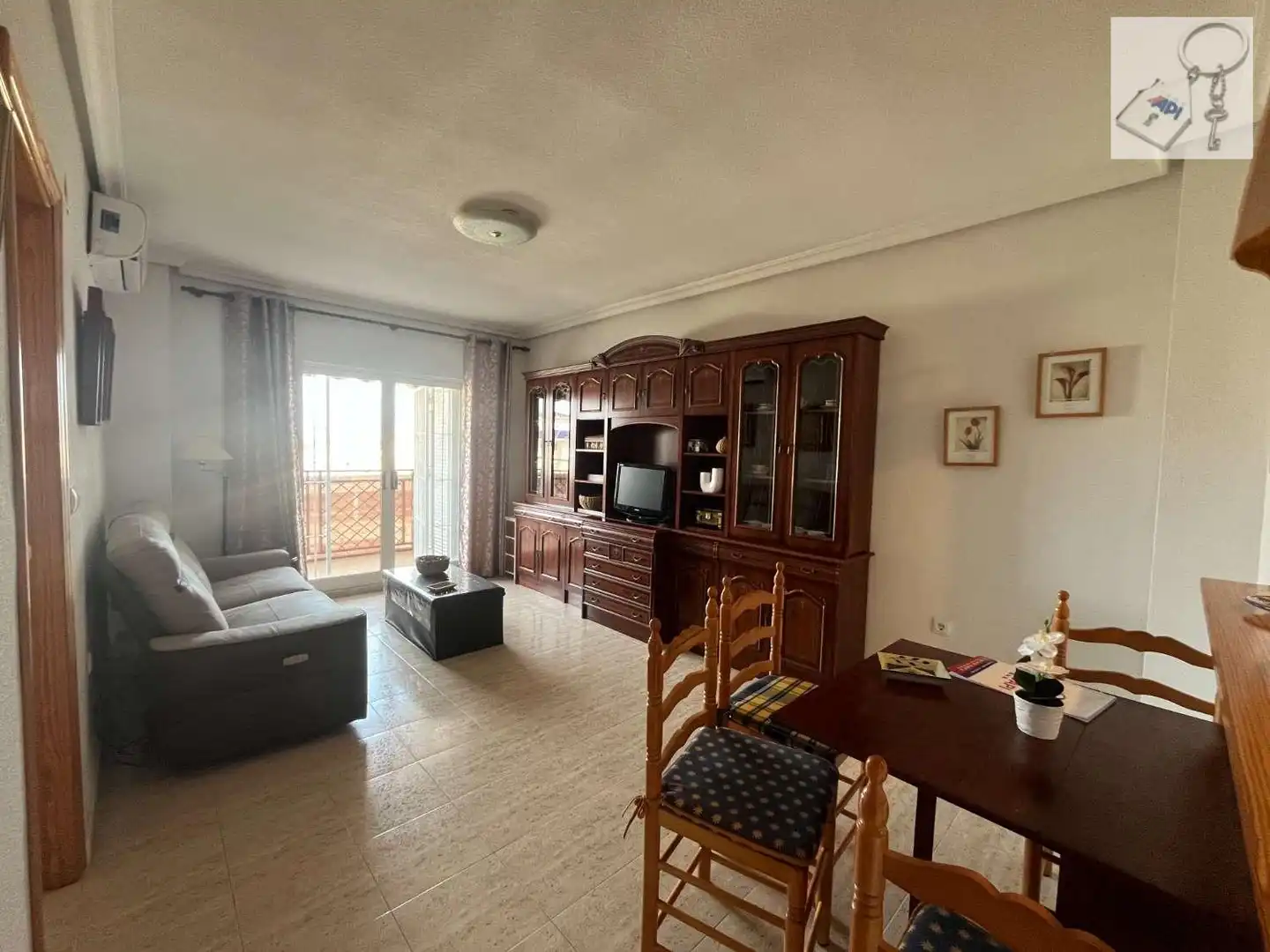 Sala d'estar de Apartament en venda en Torrevieja amb Aire condicionat, Terrassa i Piscina