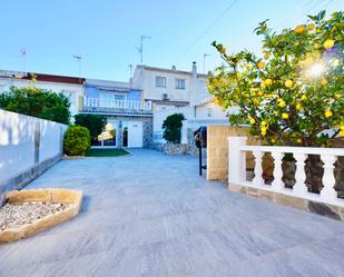 Jardí de Casa adosada en venda en Torrevieja amb Aire condicionat, Calefacció i Jardí privat