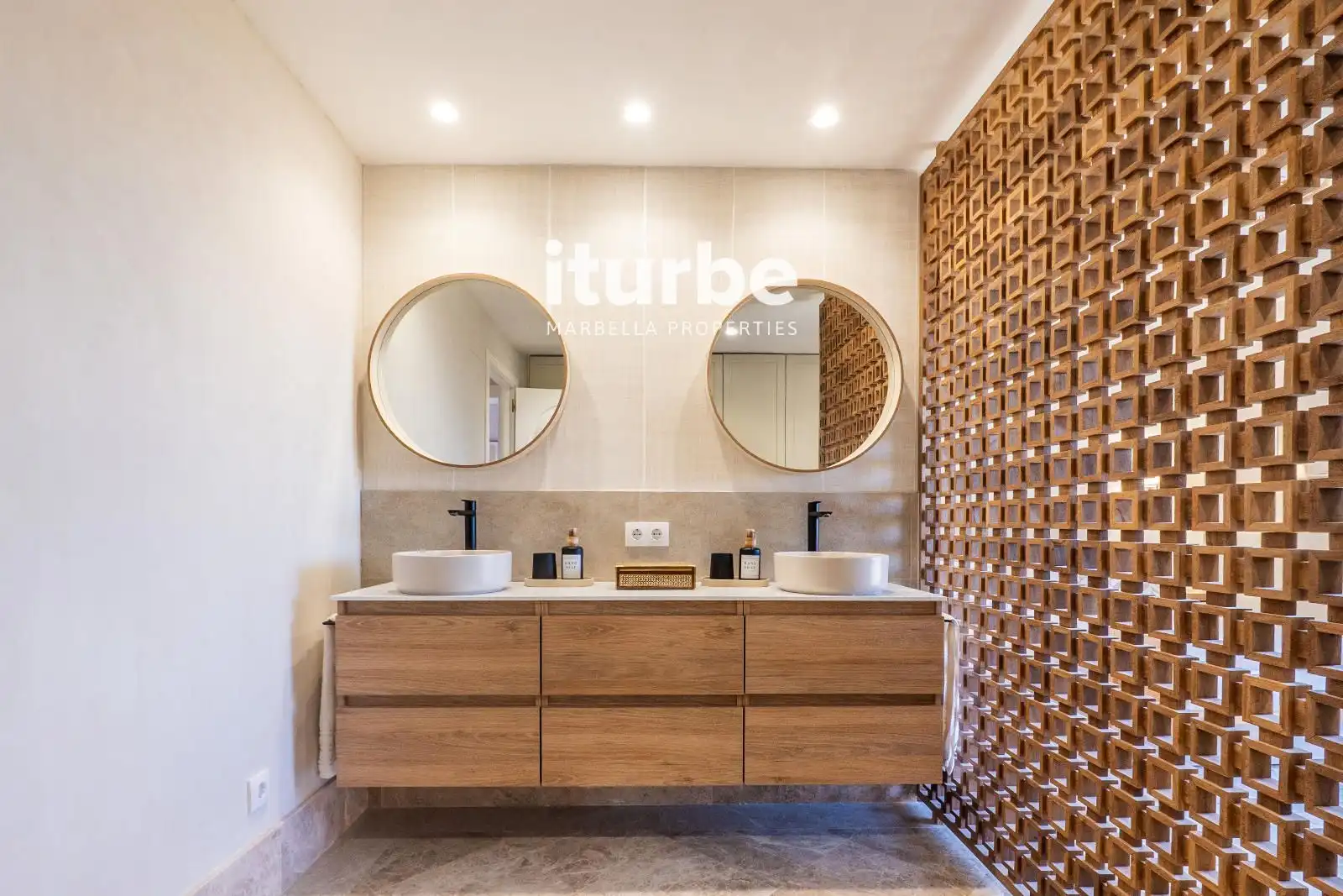 Bathroom of Houses for rent in Marbella  with Air Conditioner, Heating and Private garden