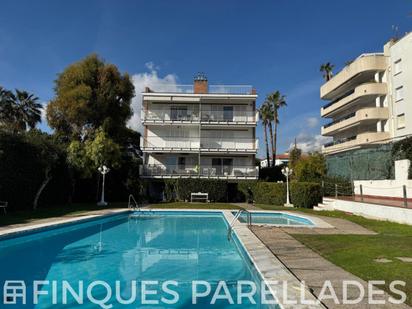 Swimming pool of Flat for sale in Sitges  with Air Conditioner, Terrace and Swimming Pool