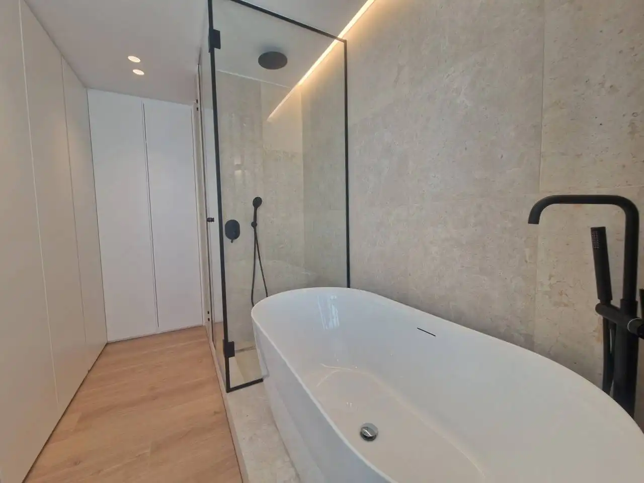 Badezimmer von Wohnung zum Verkauf in Madrid mit Klimaanlage, Heizung und Terrasse