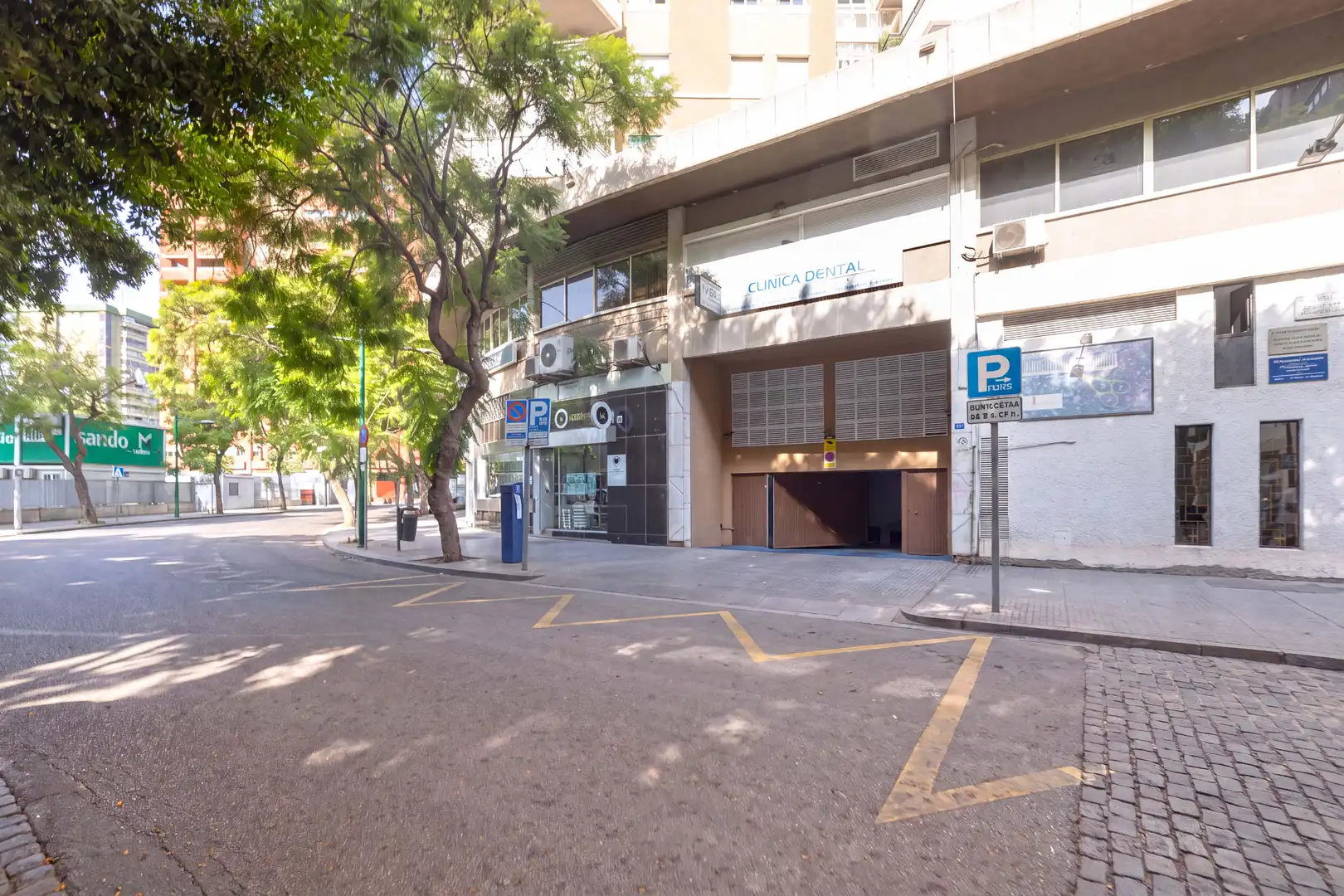 Parking de Oficina en venta en Málaga con Aire acondicionado, Calefacción y Internet