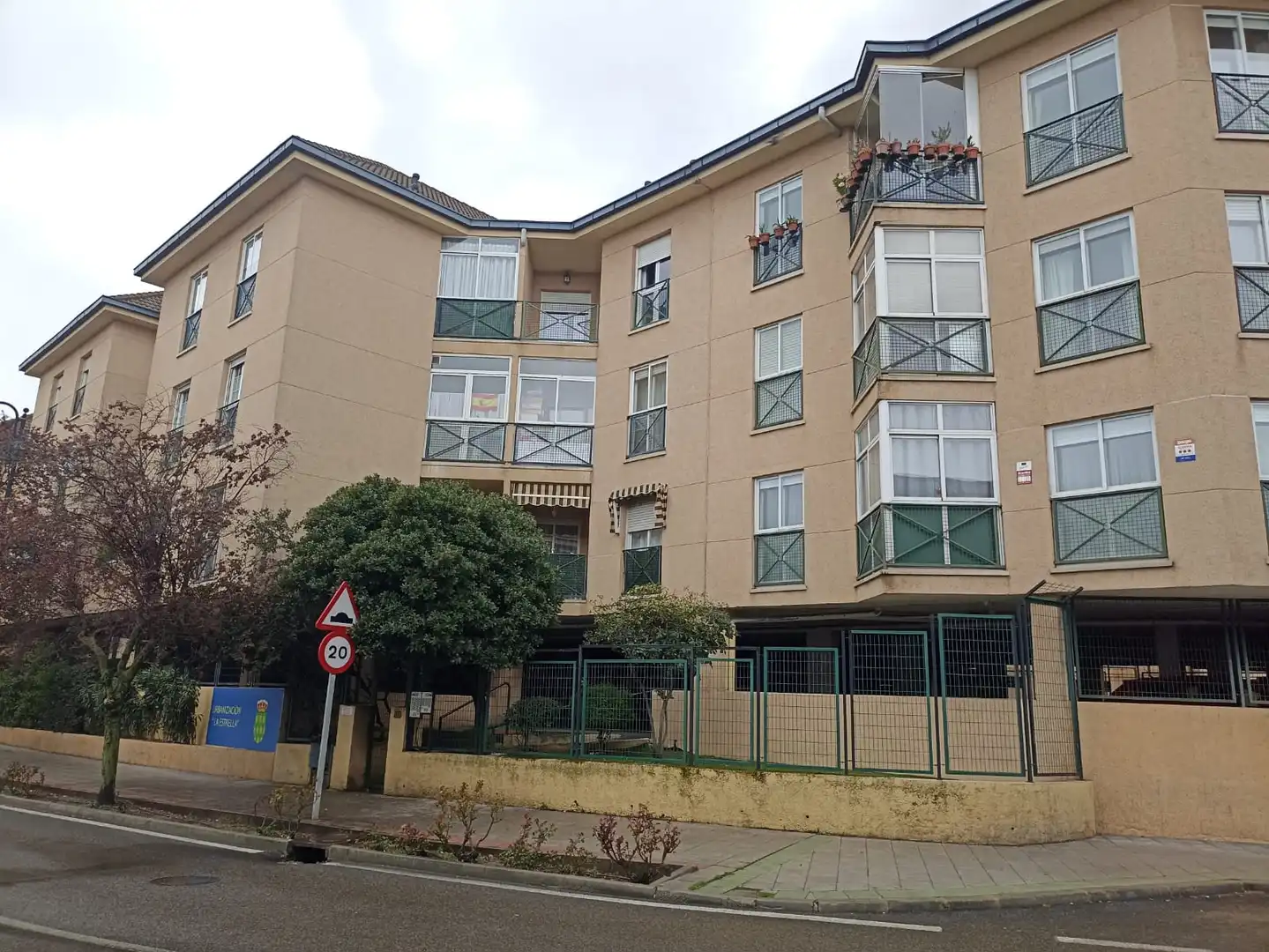 Exterior view of Flat for share in Galapagar  with Air Conditioner, Heating and Parquet flooring