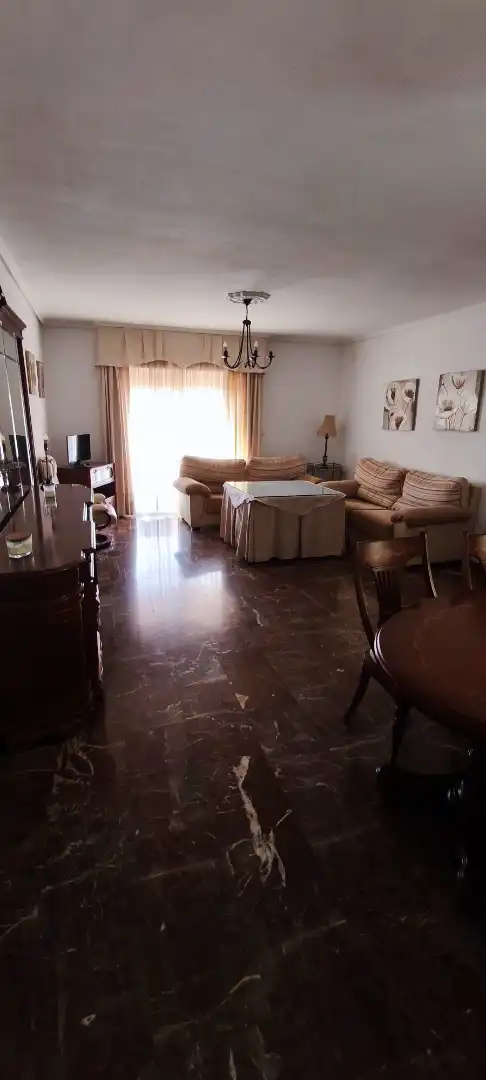Sala d'estar de Pis de lloguer en Córdoba amb Aire condicionat, Terrassa i Moblat