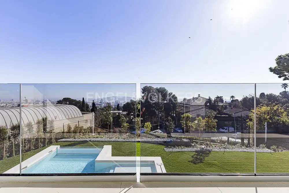 Piscina de Casa o chalet en venta en Barcelona con Aire acondicionado, Calefacción y Jardín privado
