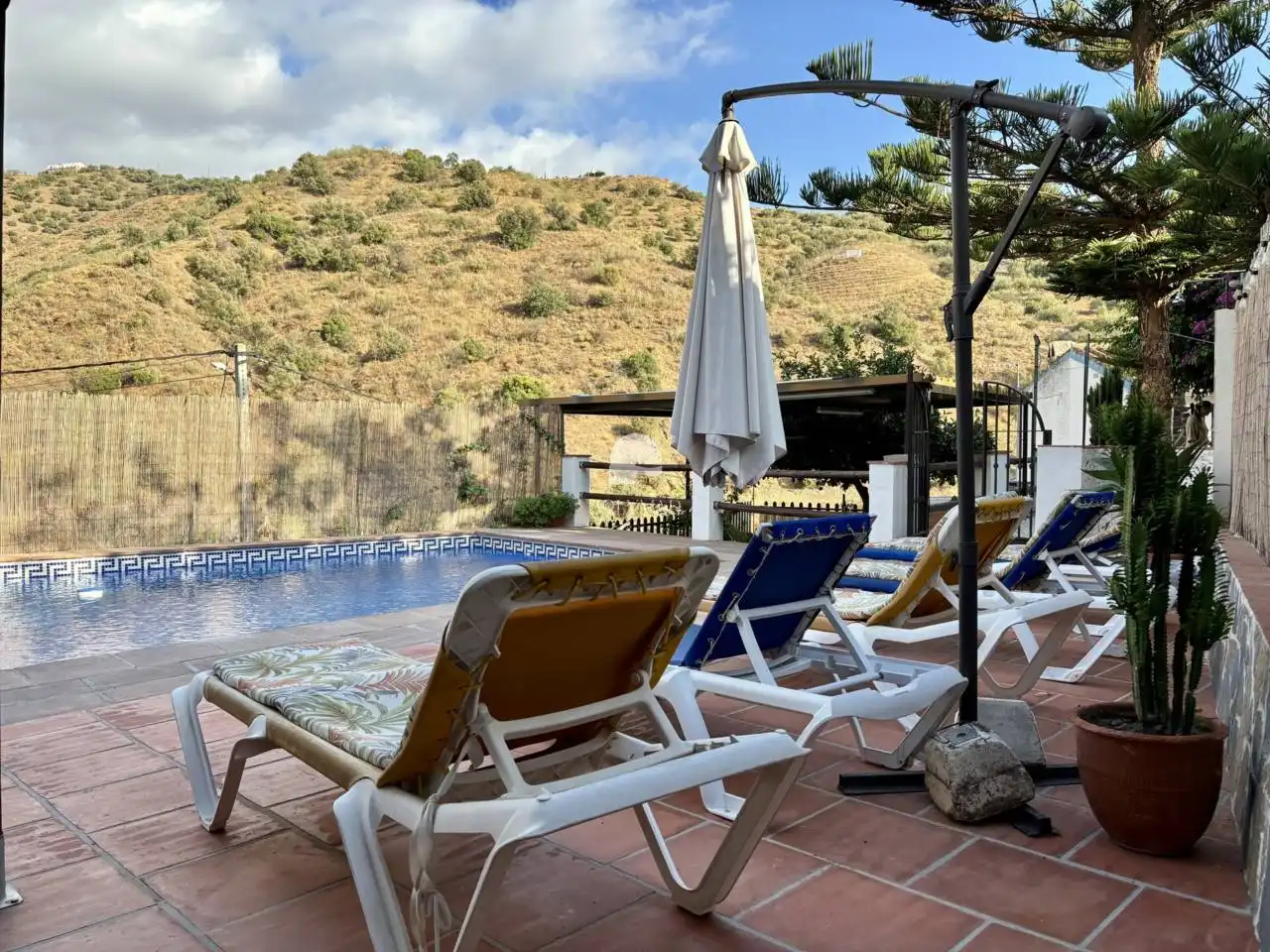 Terraza de Casa o chalet de alquiler en Canillas de Aceituno con Aire acondicionado, Calefacción y Jardín privado