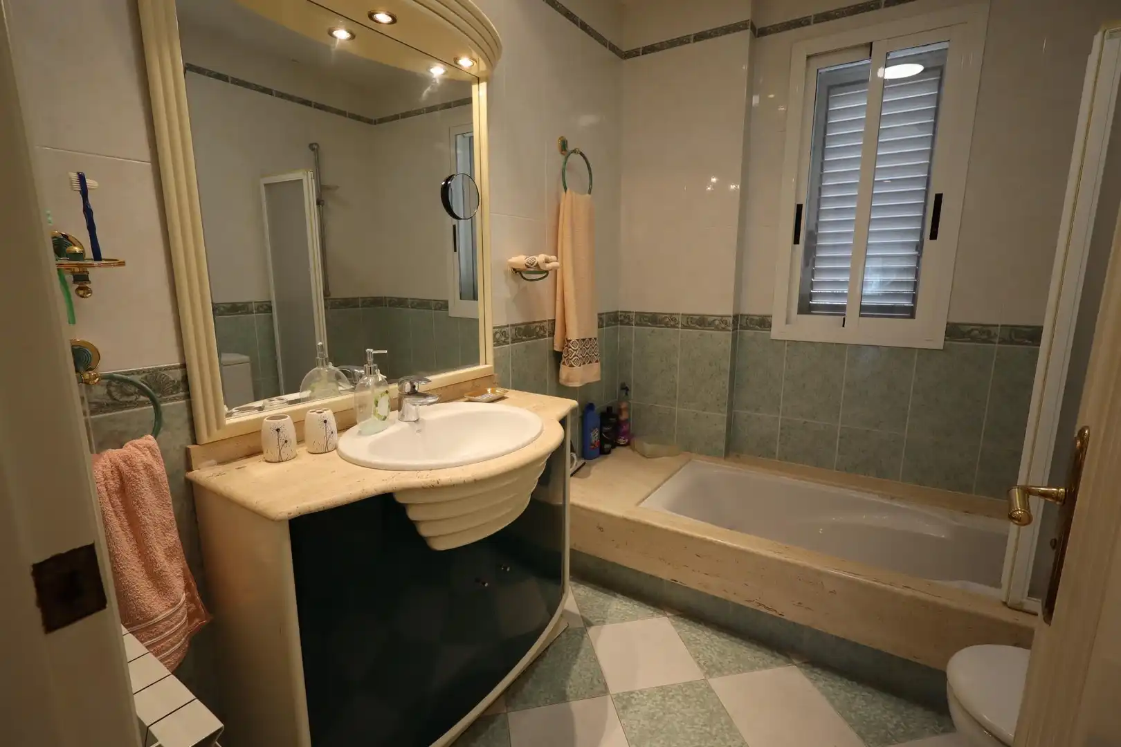 Baño de Casa o chalet en venta en Chiva con Aire acondicionado, Calefacción y Jardín privado