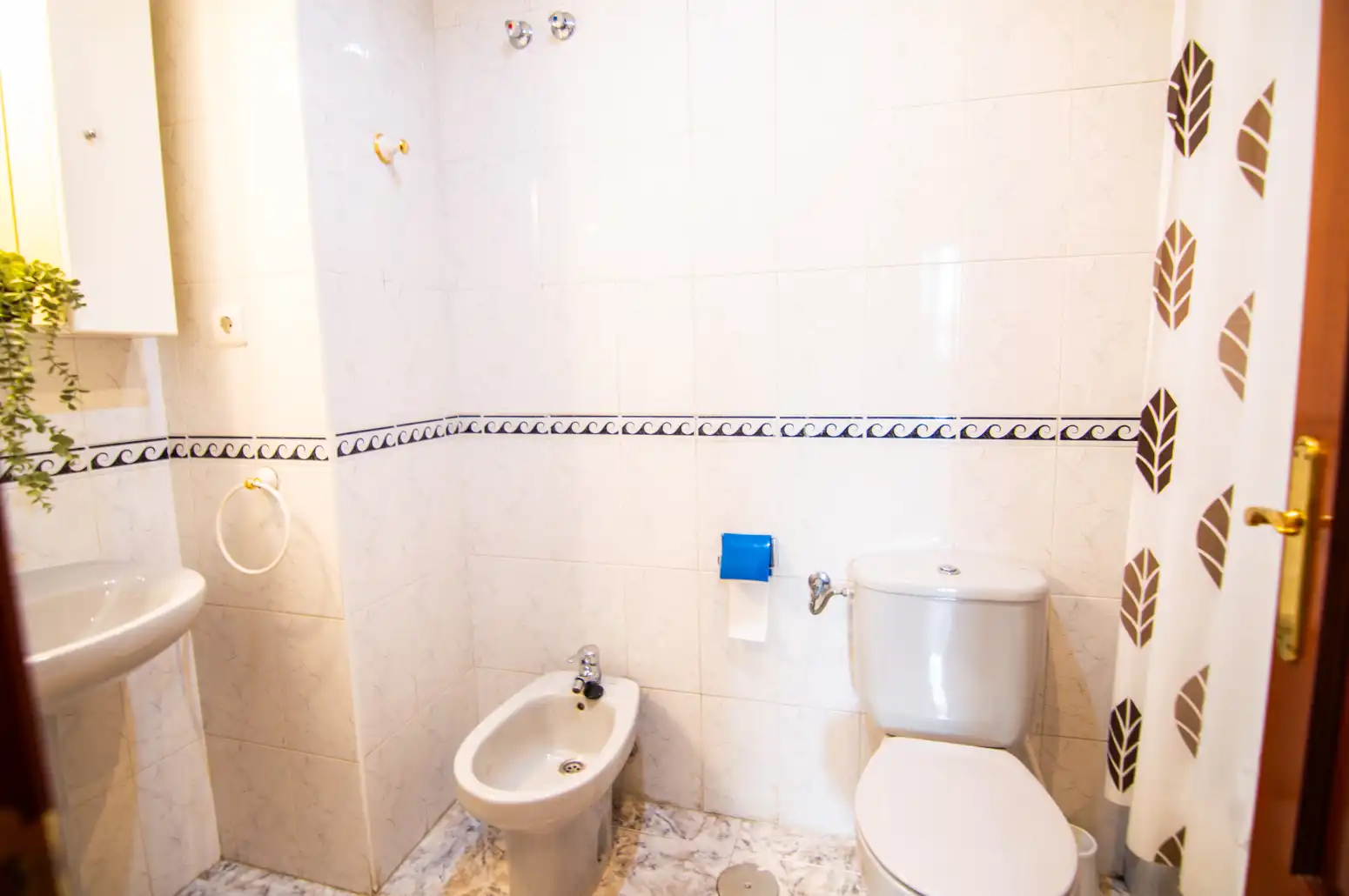 Bathroom of Flat for sale in Oviedo   with Heating, Parquet flooring and Terrace