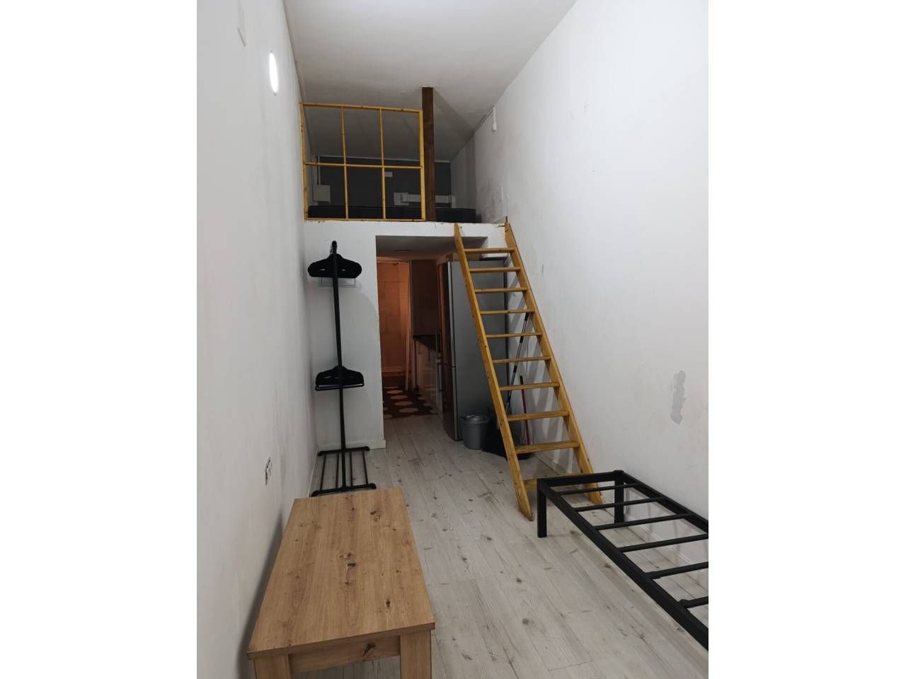 Study to rent in Badalona  with Air Conditioner and Parquet flooring