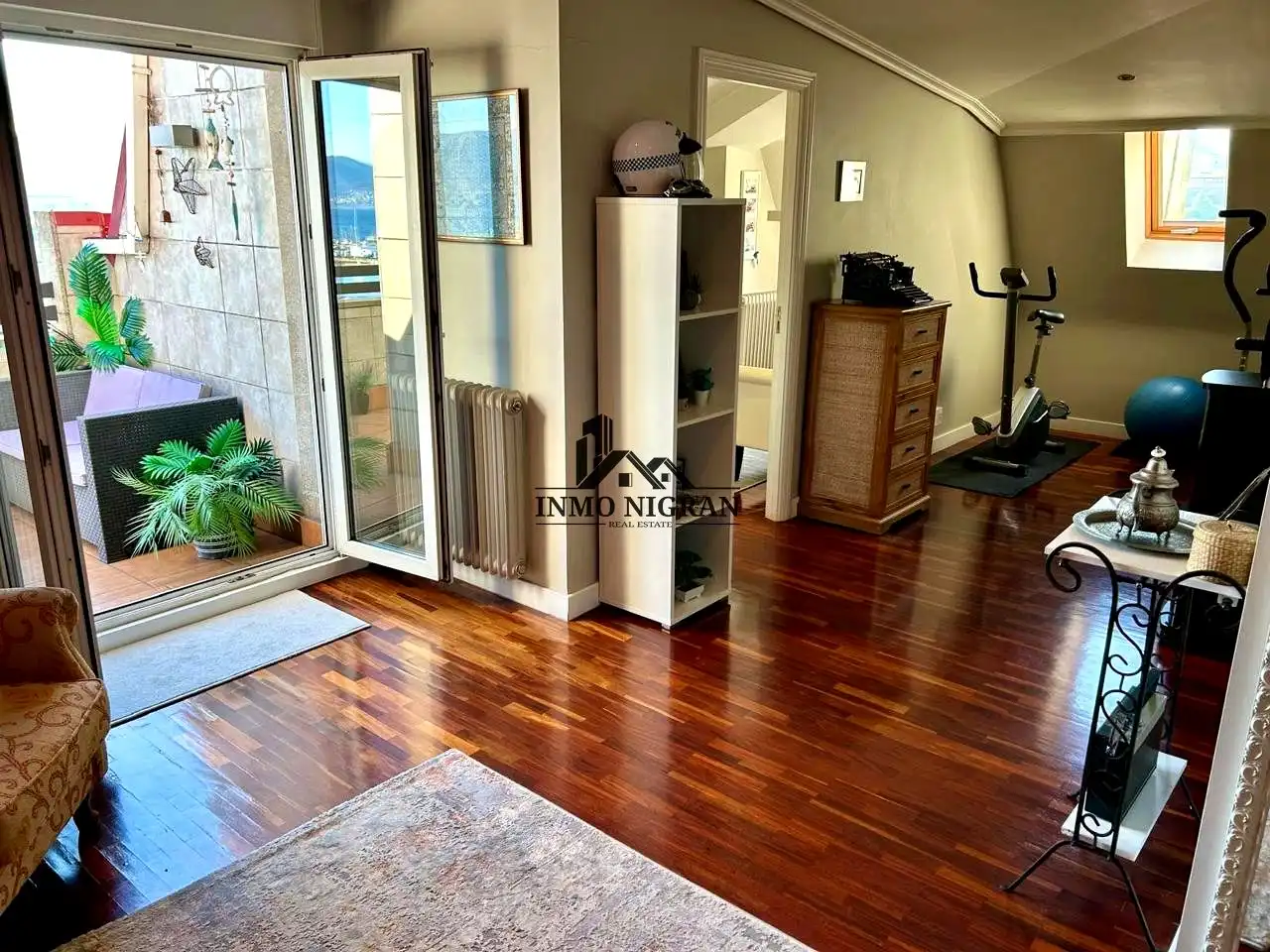 Vista exterior de Dúplex en venta en Vigo  con Calefacción y Terraza