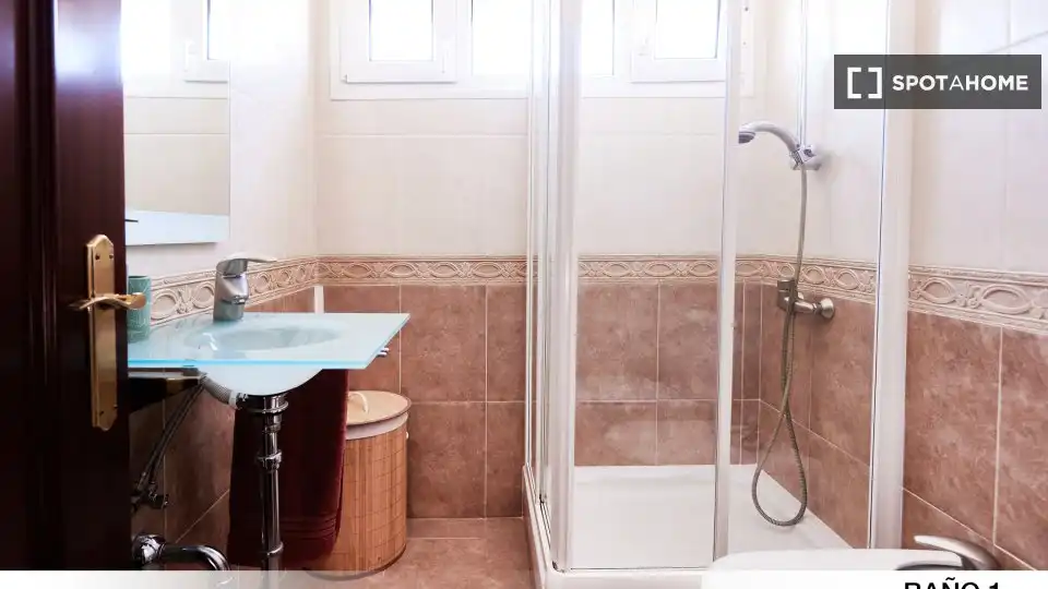 Baño de Piso para compartir en Sevilla con Aire acondicionado, Terraza y Amueblado