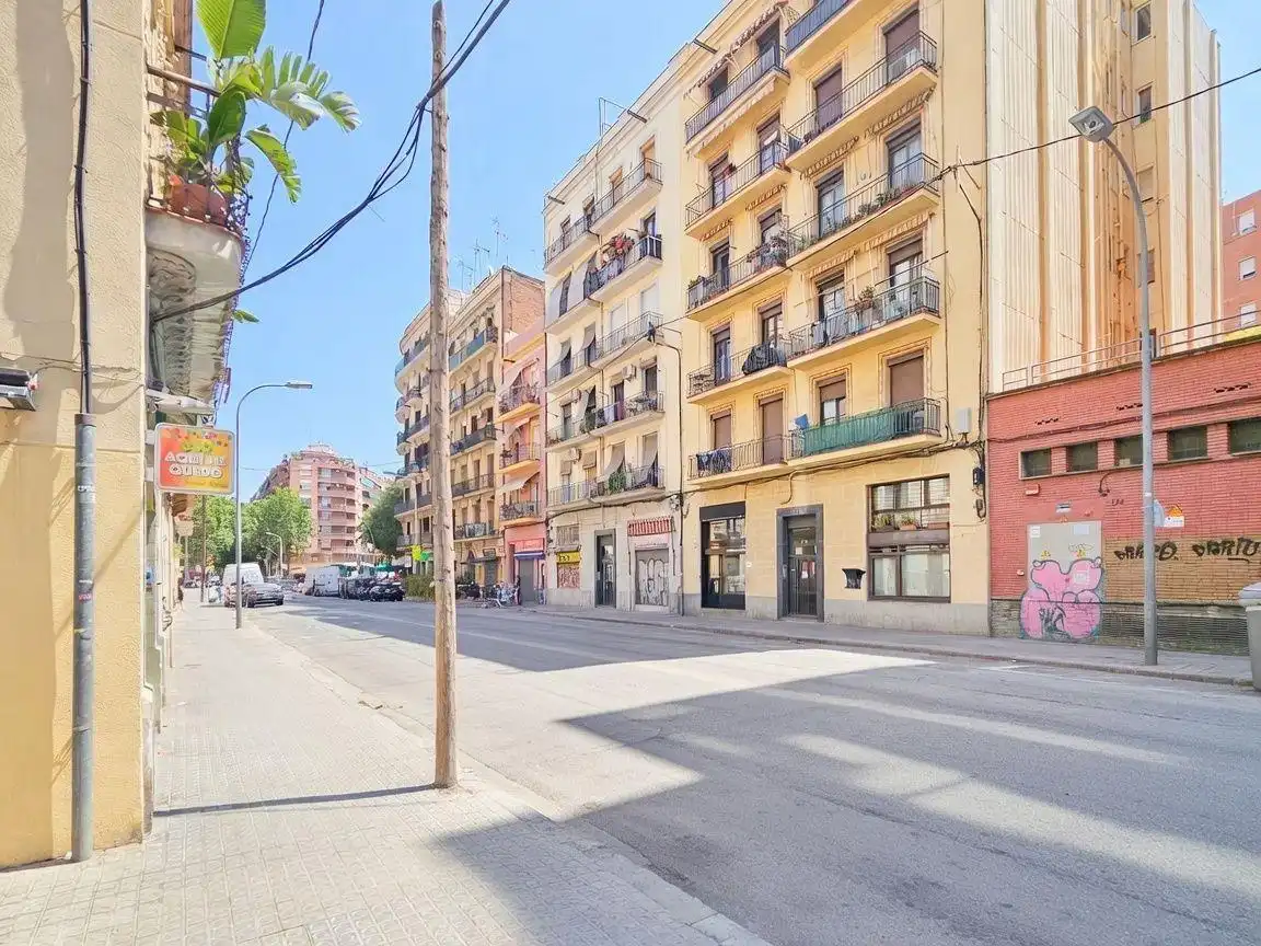 Vista exterior de Planta baja en venta en Barcelona con Calefacción