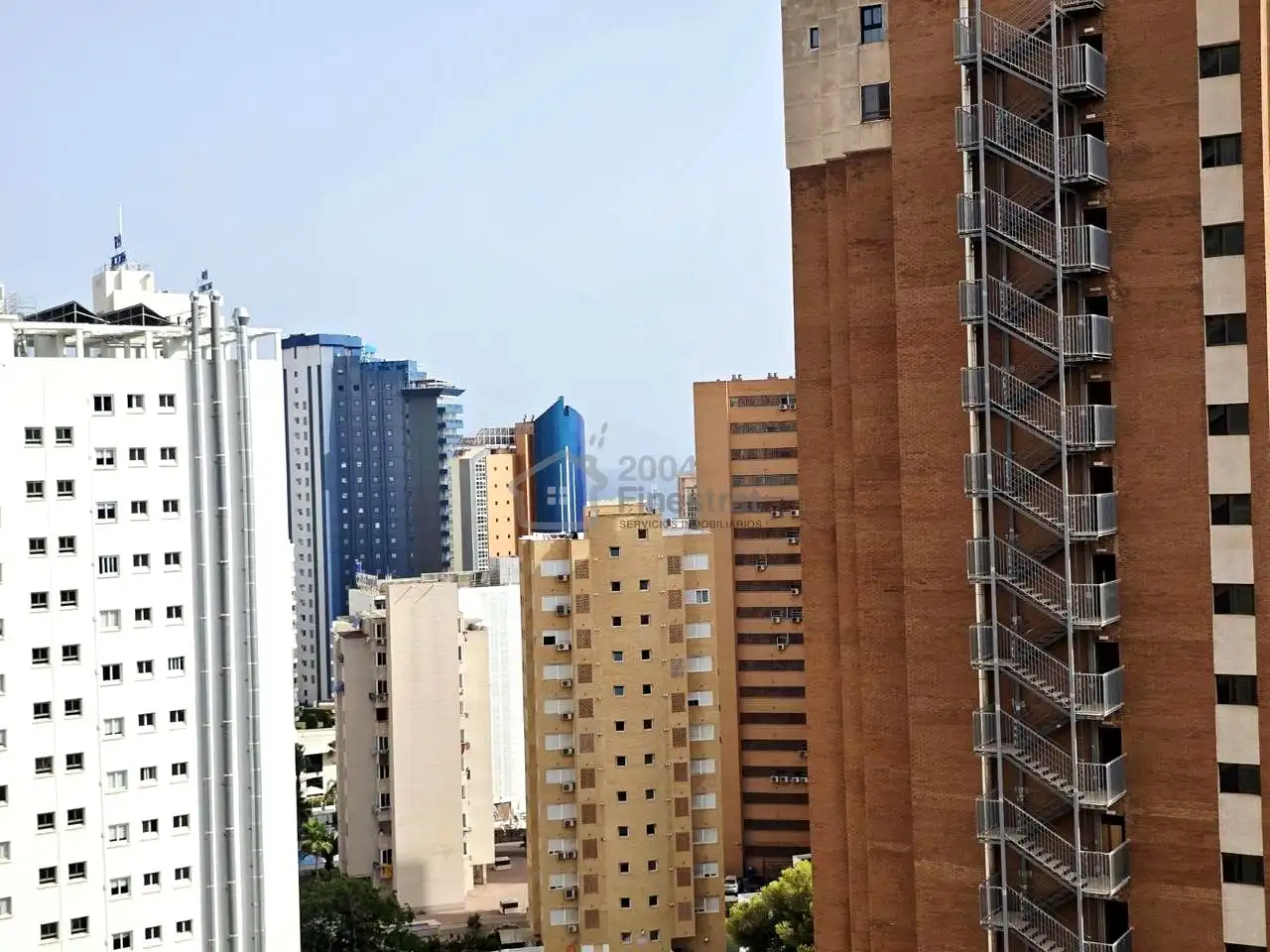 Vista exterior de Apartamento en venta en Benidorm con Terraza, Amueblado y Piscina comunitaria