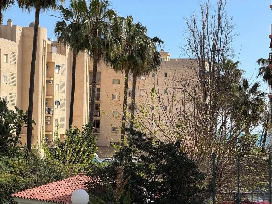 Vista exterior de Pis en venda en Torremolinos amb Aire condicionat, Terrassa i Piscina comunitària