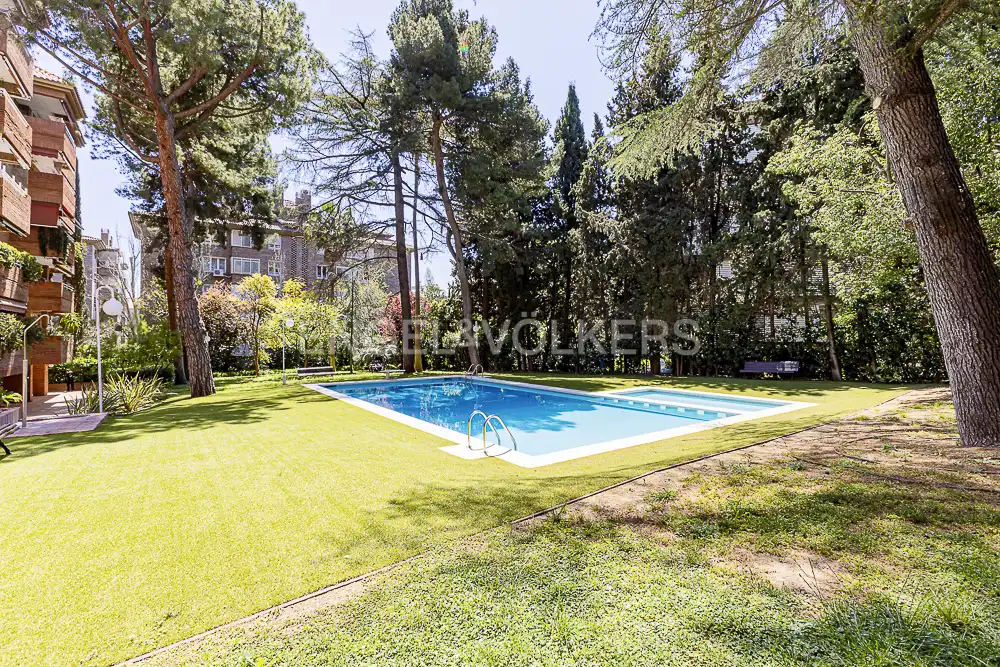 Piscina de Piso en venta en Barcelona con Aire acondicionado, Calefacción y Parquet