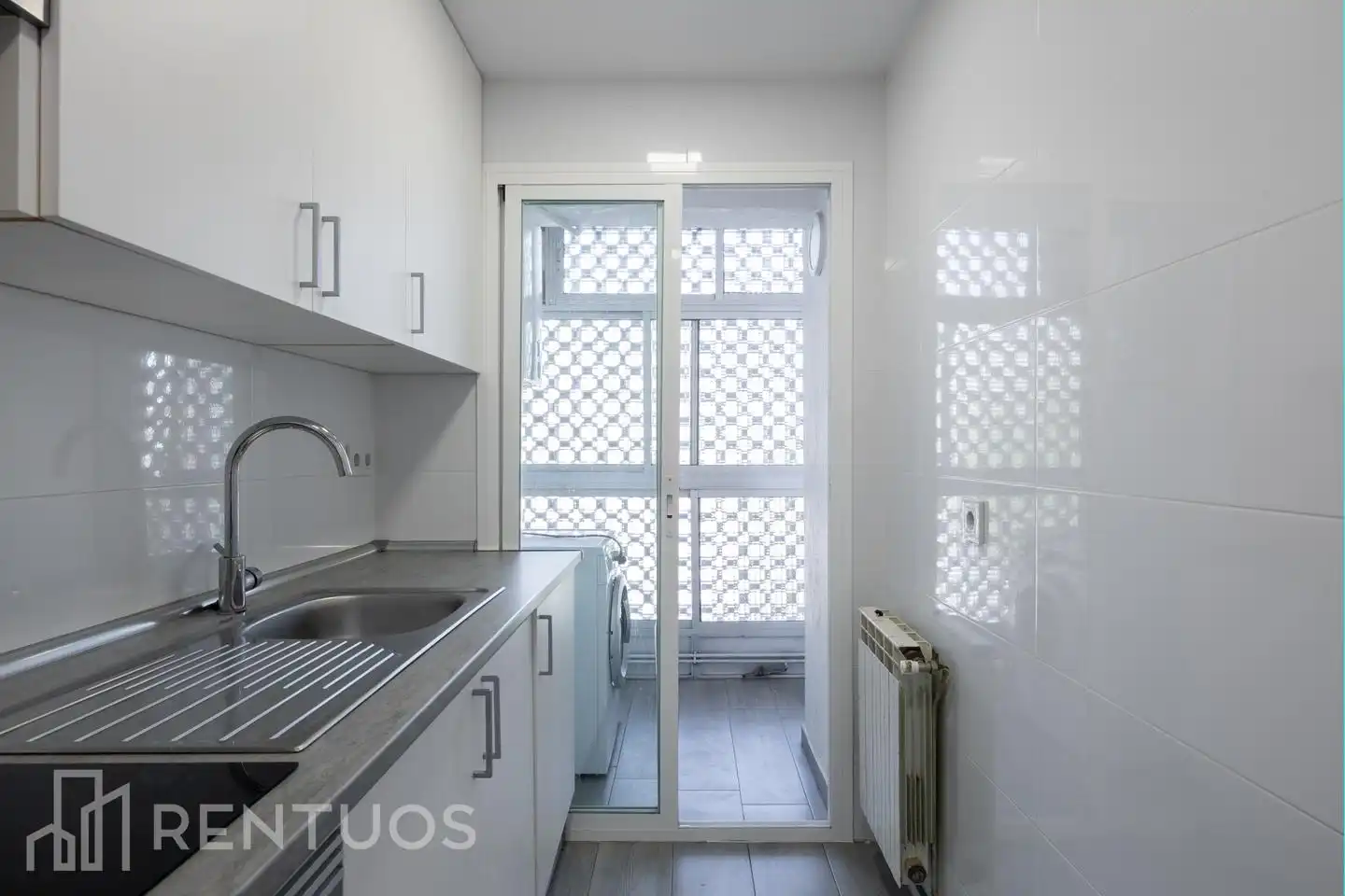 Flat for rent in Calle Parque de Cabañeros, Parque Lisboa - La Paz