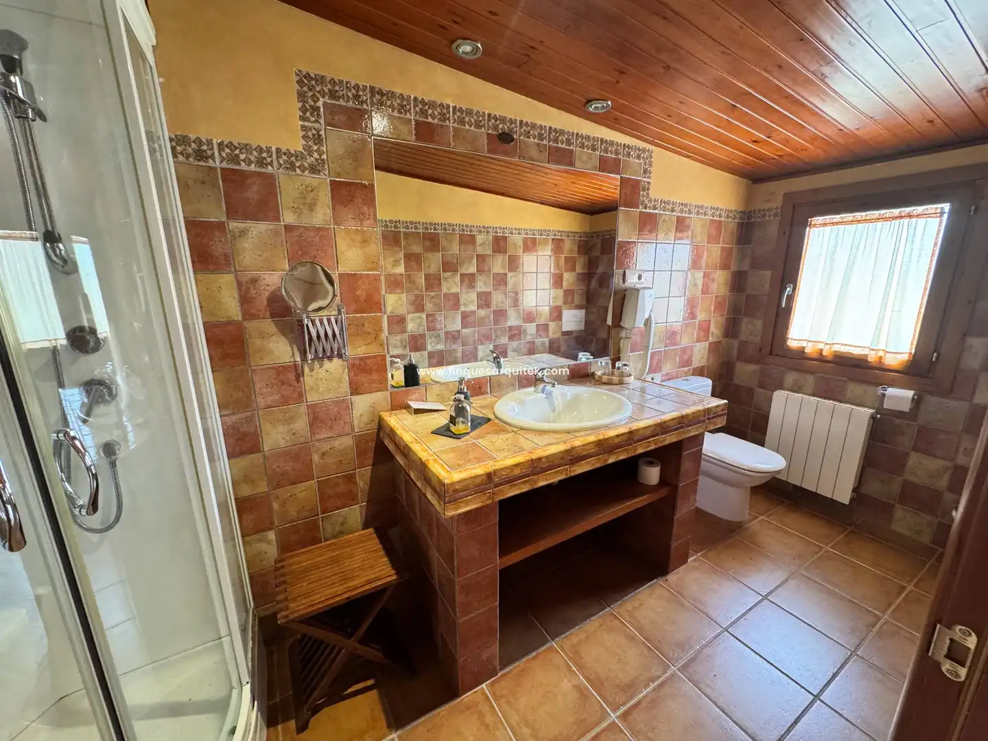 Bany de Casa o xalet en venda en Binéfar amb Aire condicionat, Calefacció i Jardí privat