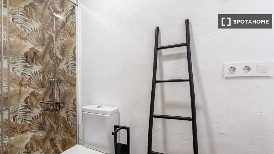Baño de Piso de alquiler en Valencia con Aire acondicionado, Calefacción y Amueblado