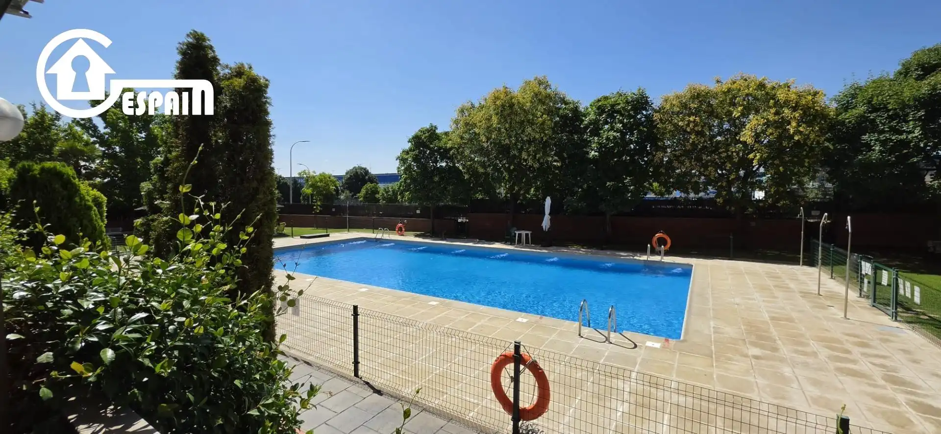 Schwimmbecken von Wohnung zum Verkauf in Madrid mit Klimaanlage, Heizung und Privatgarten