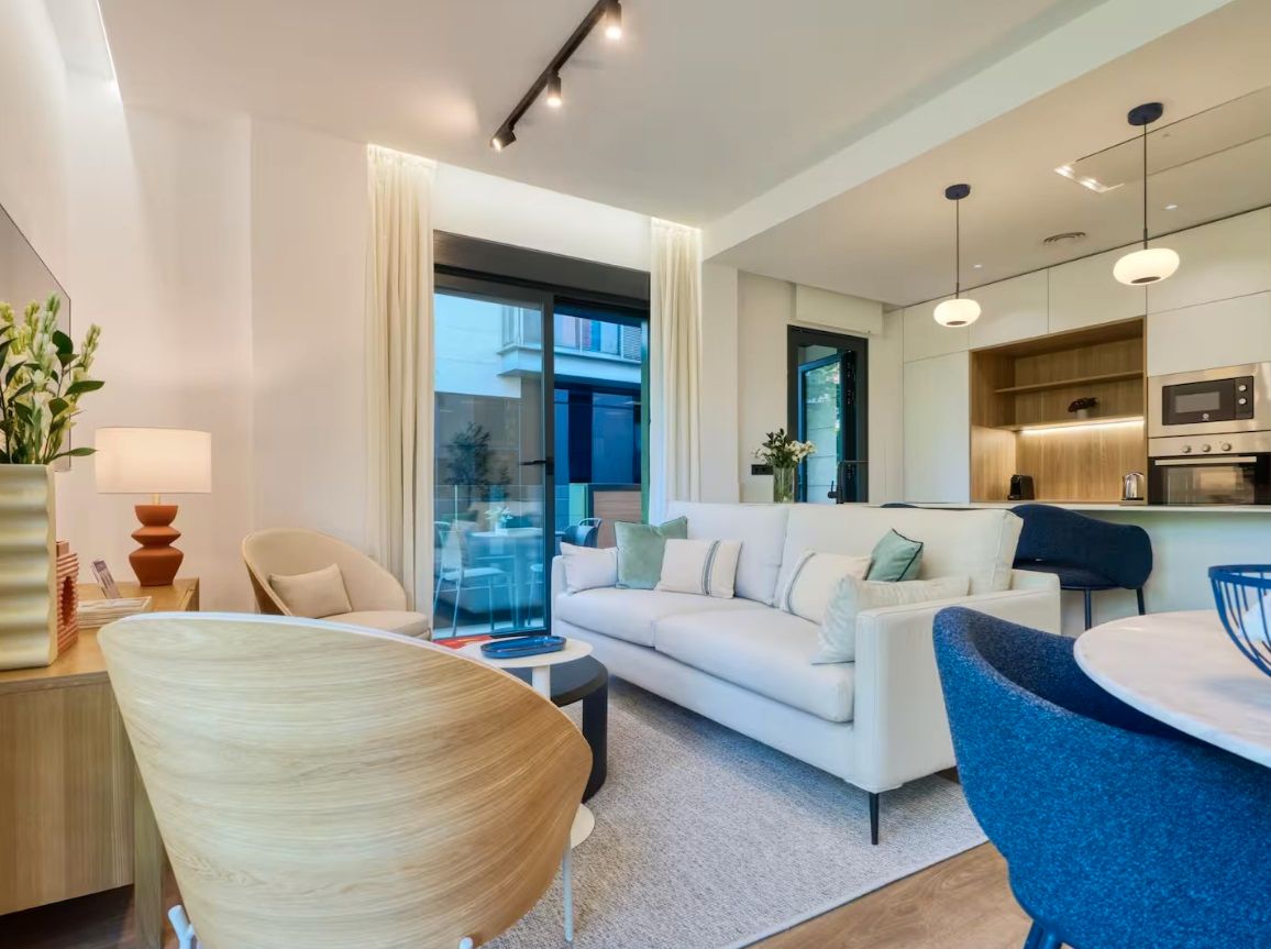 Living room of Apartment to rent in  Sevilla Capital  with Air Conditioner, Heating and Parquet flooring