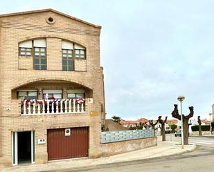Vista exterior de Casa adosada de lloguer en Sant Carles de la Ràpita amb Terrassa i Balcó