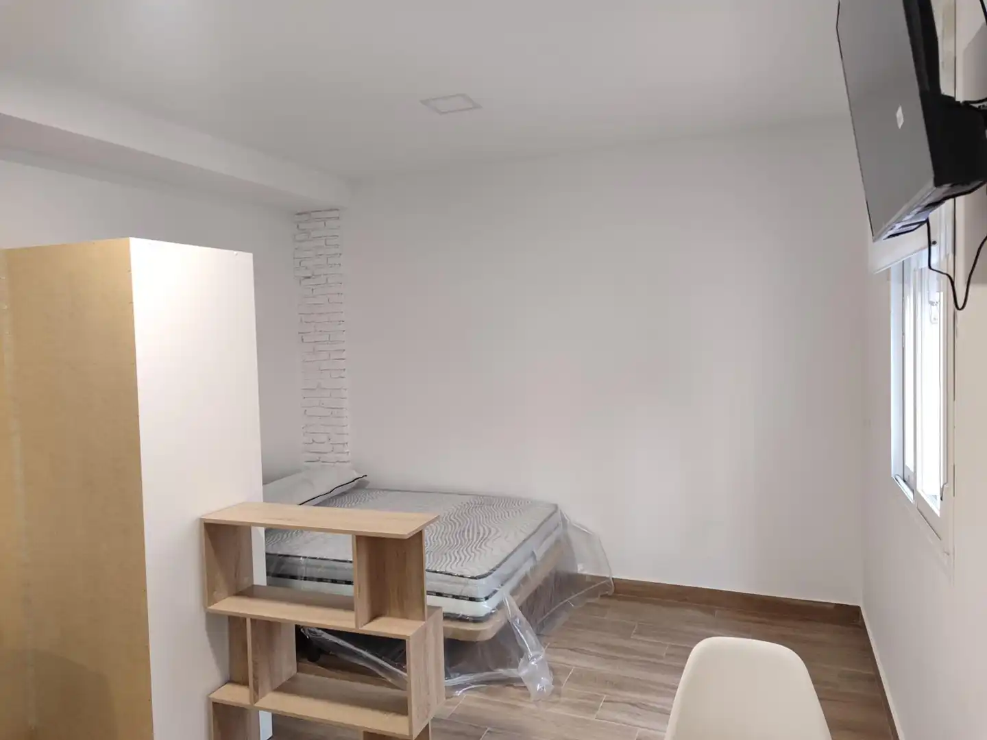 Flat for rent in Granada  with Air Conditioner and Balcony