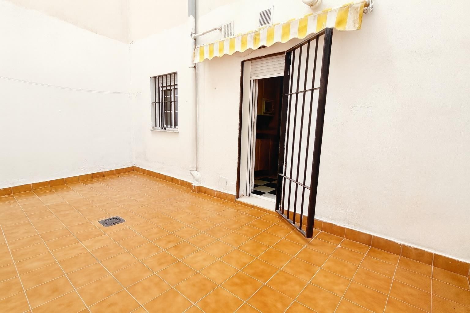 Exterior view of Planta baja for sale in  Cádiz Capital
