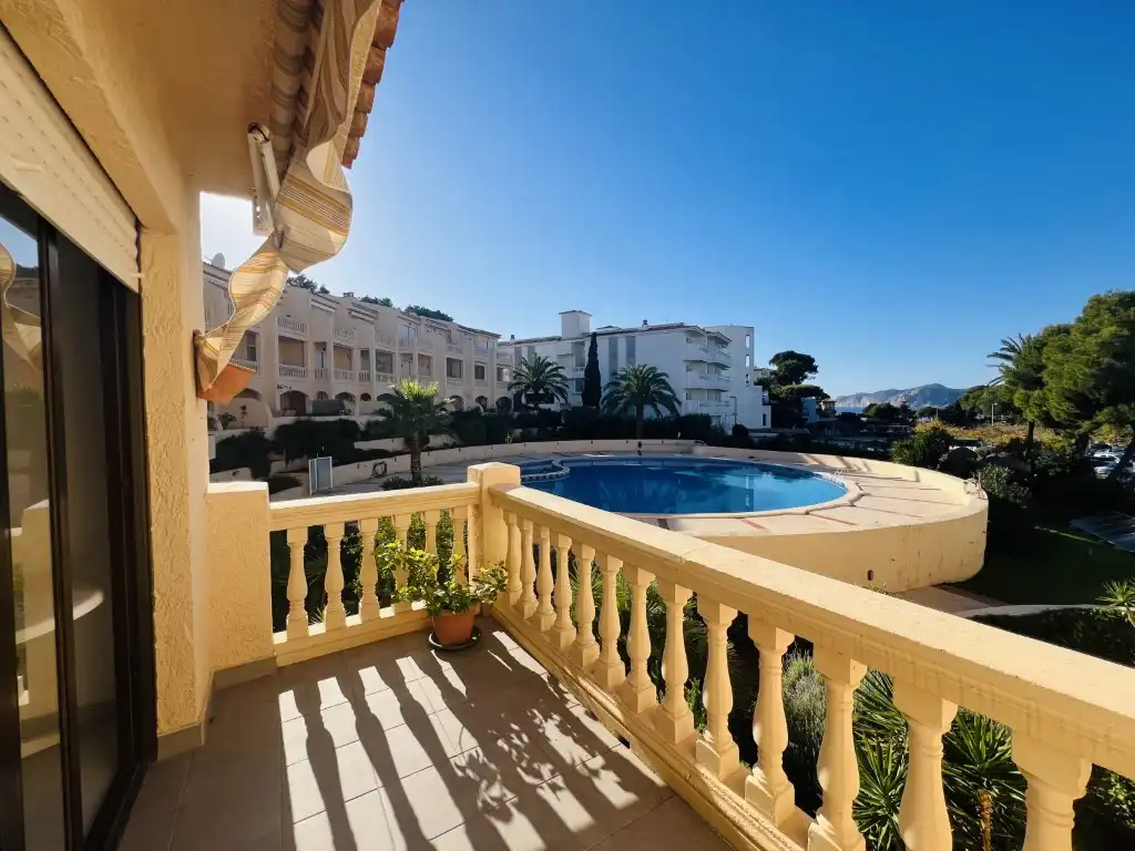 Vista exterior de Apartamento de alquiler en Calvià con Aire acondicionado, Terraza y Piscina