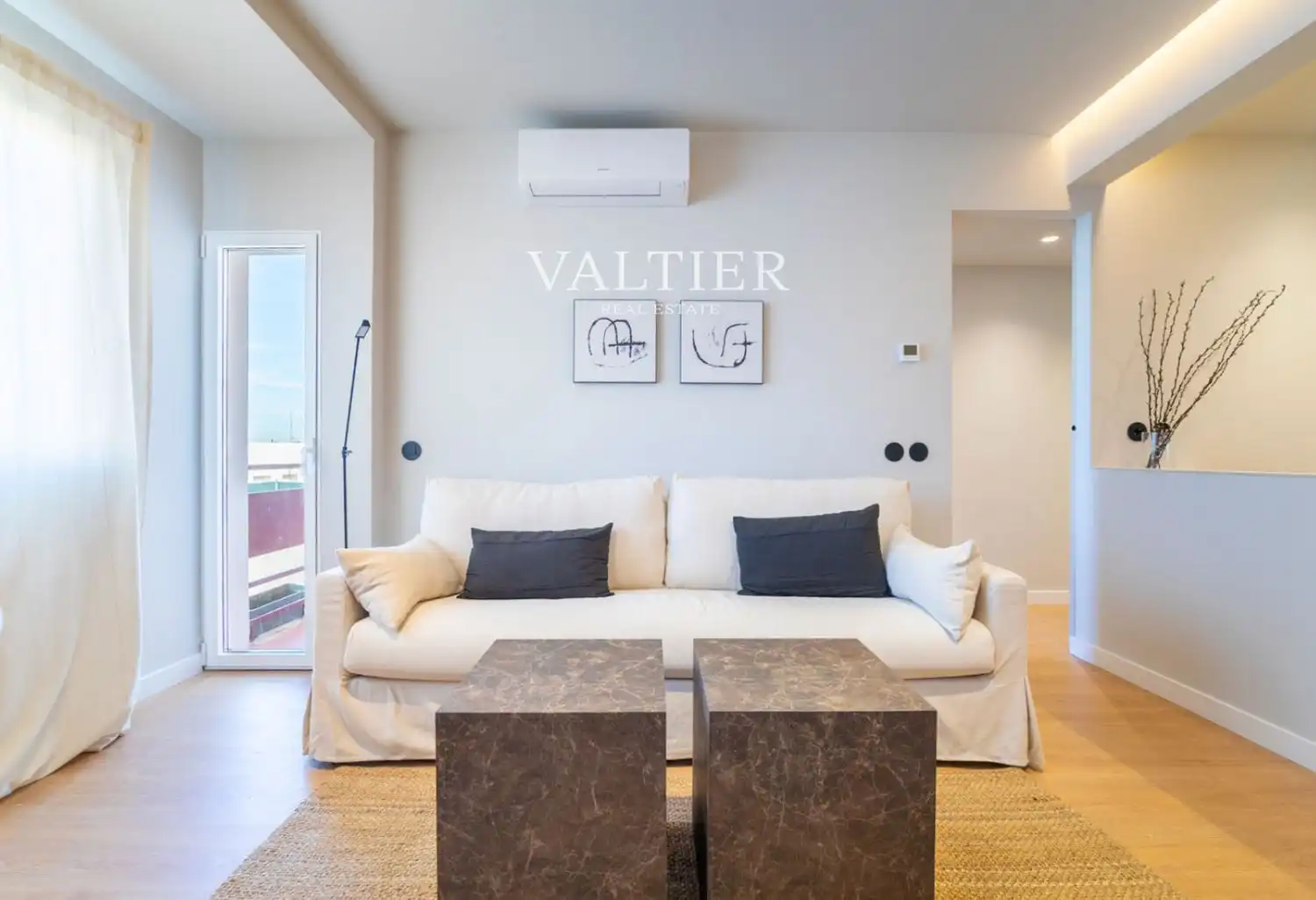 Living room of Flat for rent in  Madrid Capital  with Air Conditioner, Terrace and Furnished