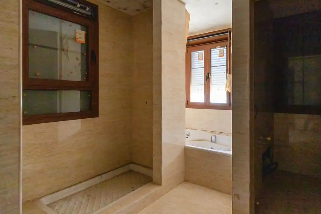 Bany de Casa o xalet en venda en Villa del Prado amb Calefacció i Traster