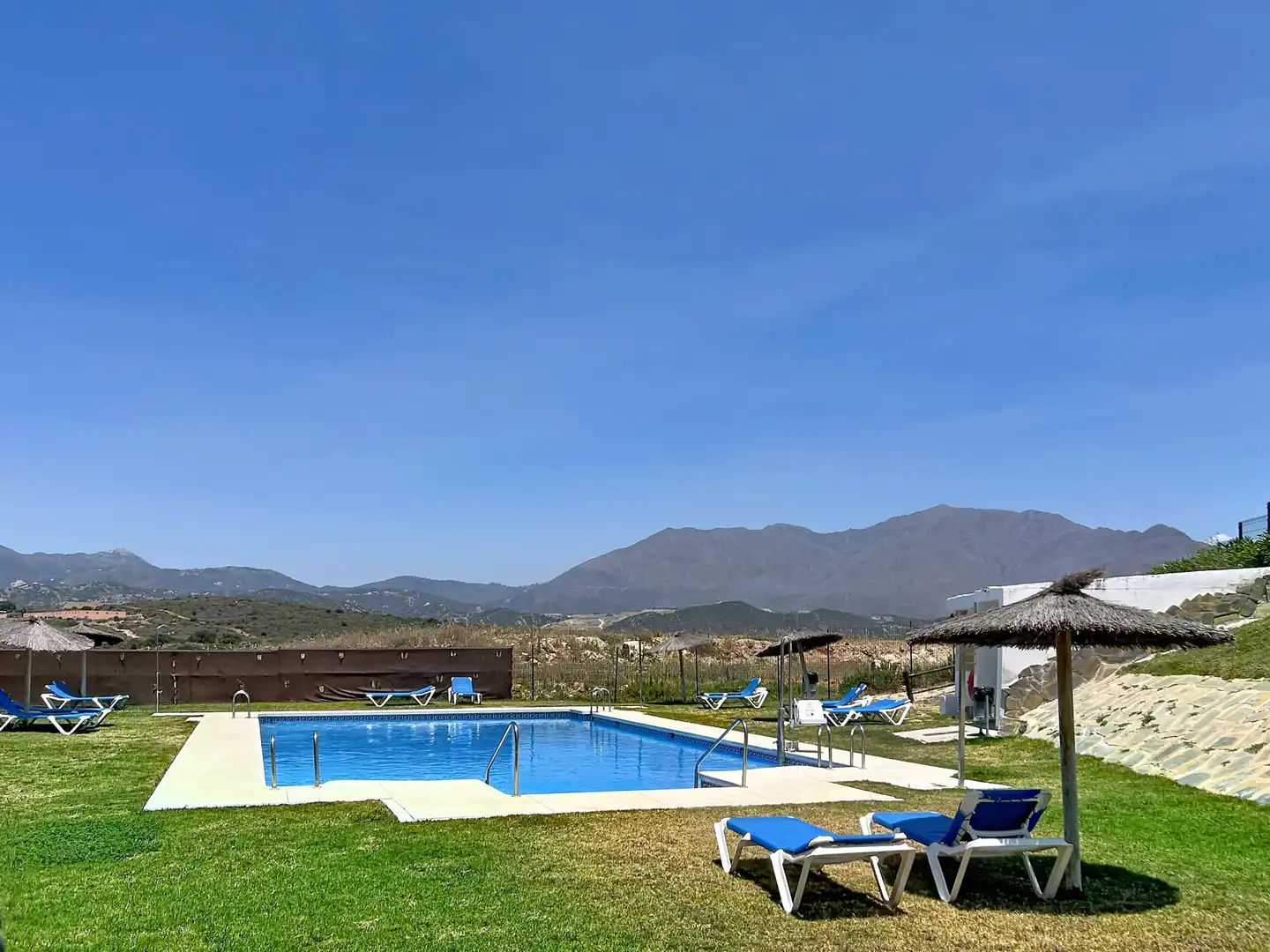 Piscina de Ático en venta en Casares con Aire acondicionado, Terraza y Piscina