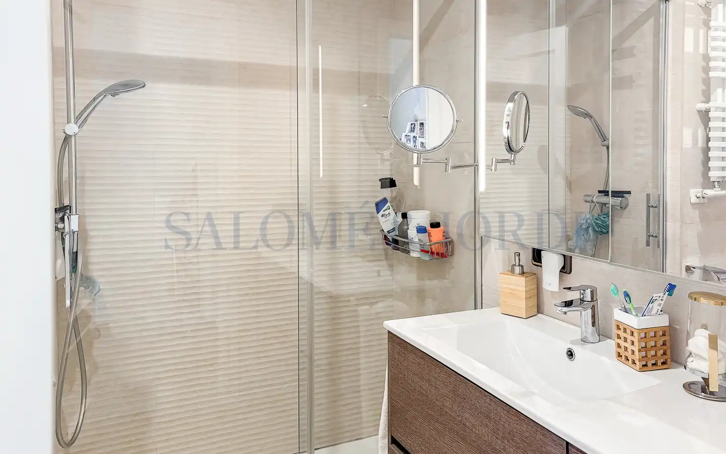 Badezimmer von Dachboden zum Verkauf in Mataró mit Klimaanlage, Heizung und Parkett