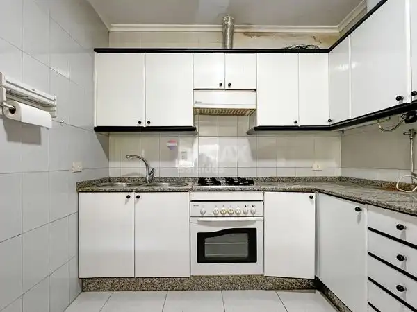 Küche von Wohnung zum Verkauf in Nigrán mit Privatgarten und Abstellraum