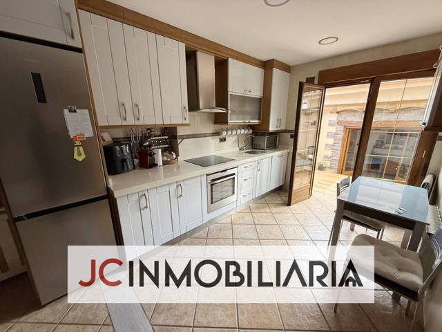 Casa-chalet en Venta en Calle Hogar en Girón