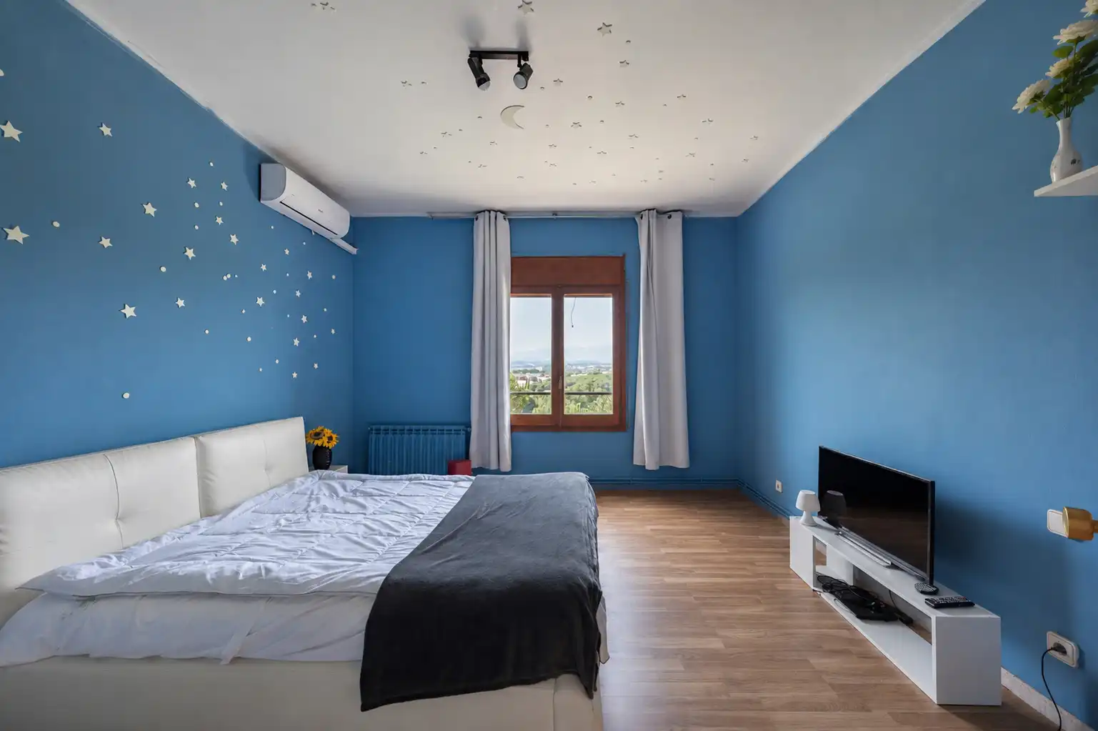 Habitación de Casa o chalet en venta en Llinars del Vallès con Aire acondicionado, Calefacción y Jardín privado